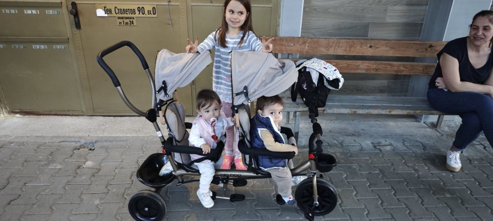 Детска троколка за близнаци