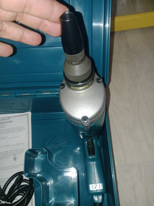 Продам шуруповёрт Makita 6805bv