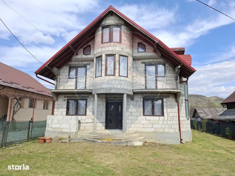 Casă / Vilă cu 5 camere de vânzare