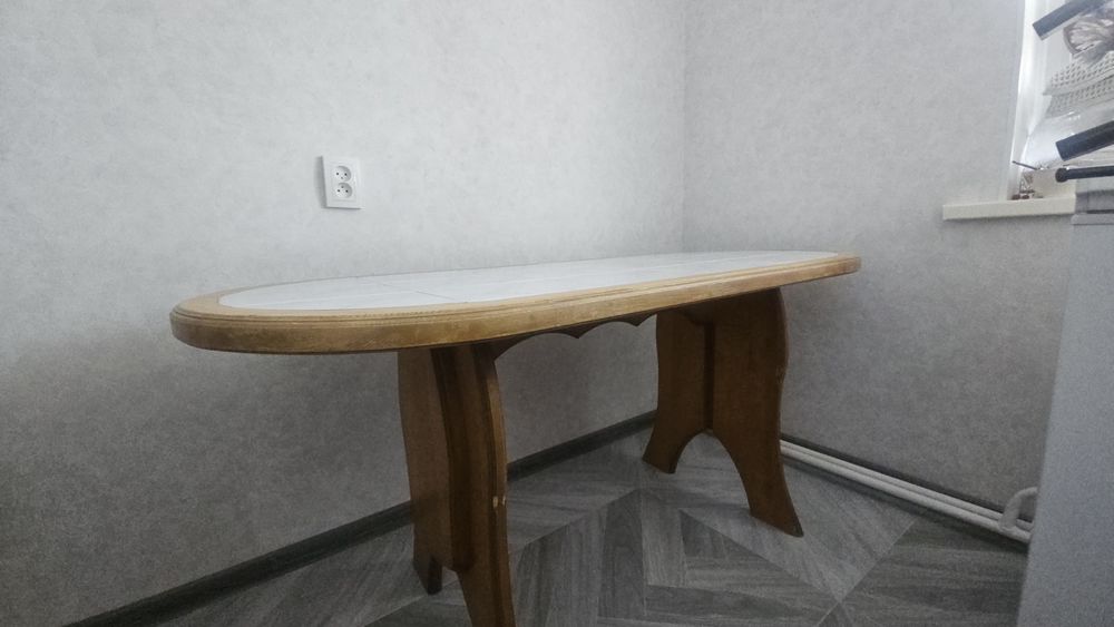 Продам стол кухонный