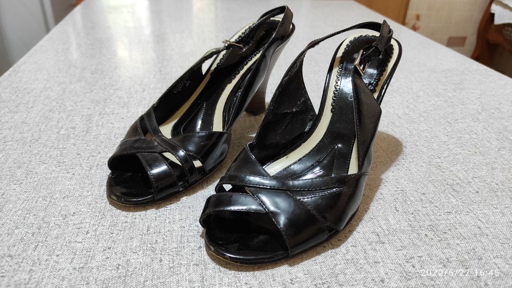 Продам Женские босоножки