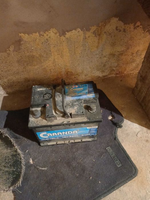 Vand baterie de masina