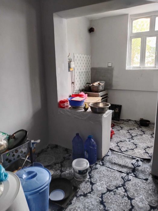 3 xonali Uy sotiladi srochni remont kosmetika sredniy holat