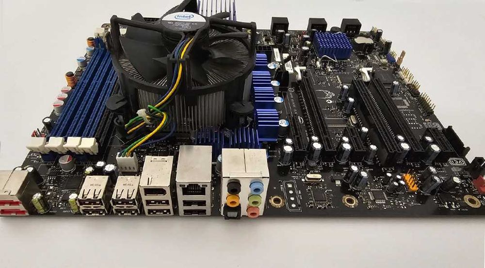 Комплектующие для компьютера (видеокарта 75000 тенге и др.)