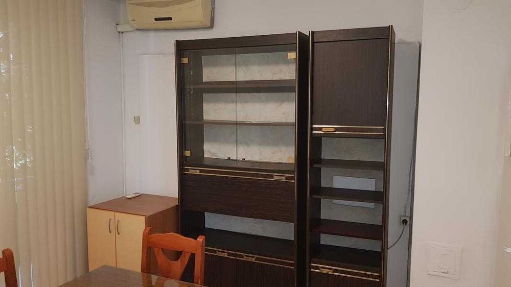 Дава се под наем Тристаен апартамент в Варна, Център - 80 кв.м за 498.27 € - Снимка #2