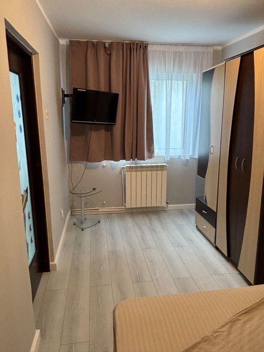 Inchiriez apartament cu 3 camere, mobilat si utilat