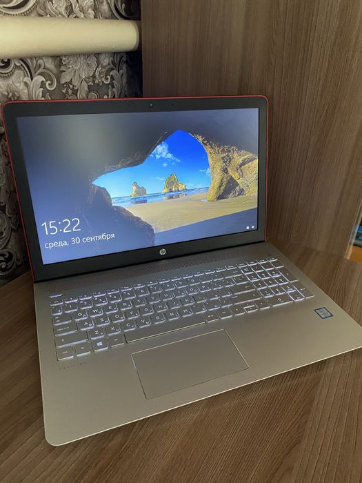 Ноутбук HP Pavilion 15  15.6” i3 7100U(2.4)/8GB/SSD120+500Gb