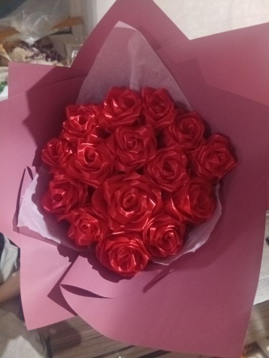 Розы из атласных лент