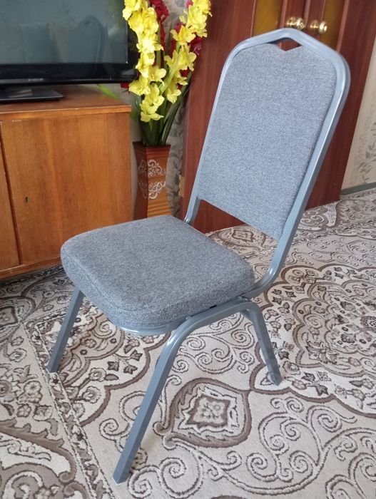 Стулья и стол набором