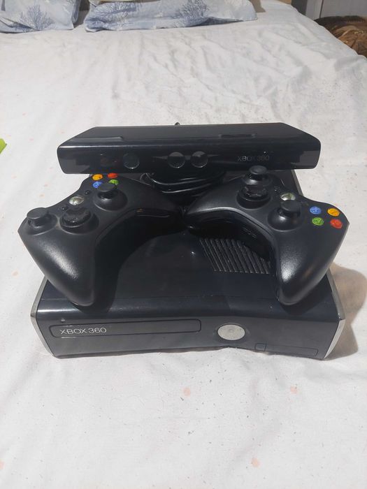 Xbox360  с 2 джойстика и kinect+игри