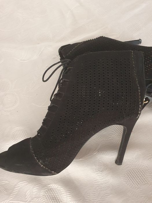 Дамски обувки  с токчета номер 38