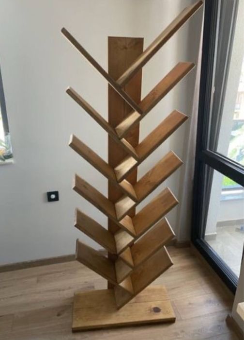 Голяма дървена етажерка за книги