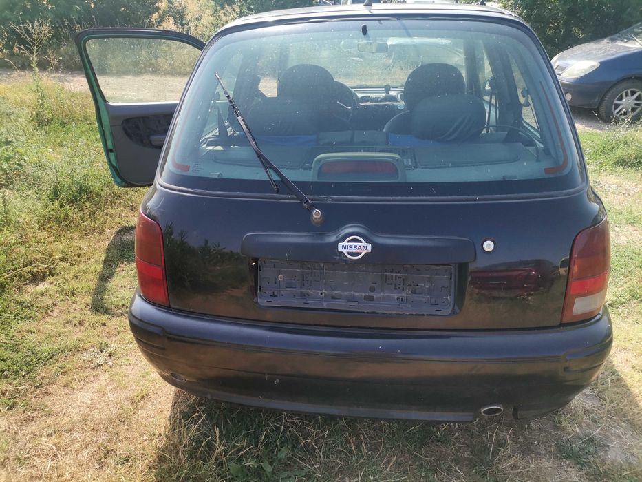 Nissan Micra K11 1 3 на части продавам.