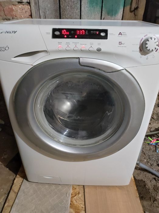 Продаю стиральную машину Candy  5 кг.