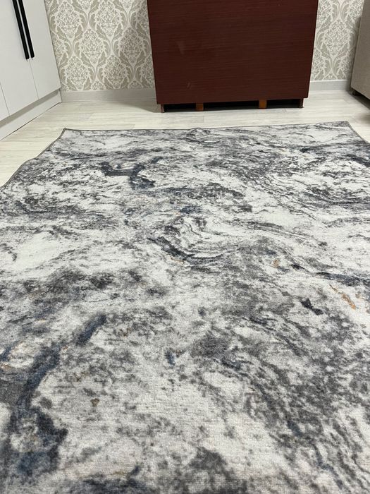 Продам 2 ковра в хорошем состоянии