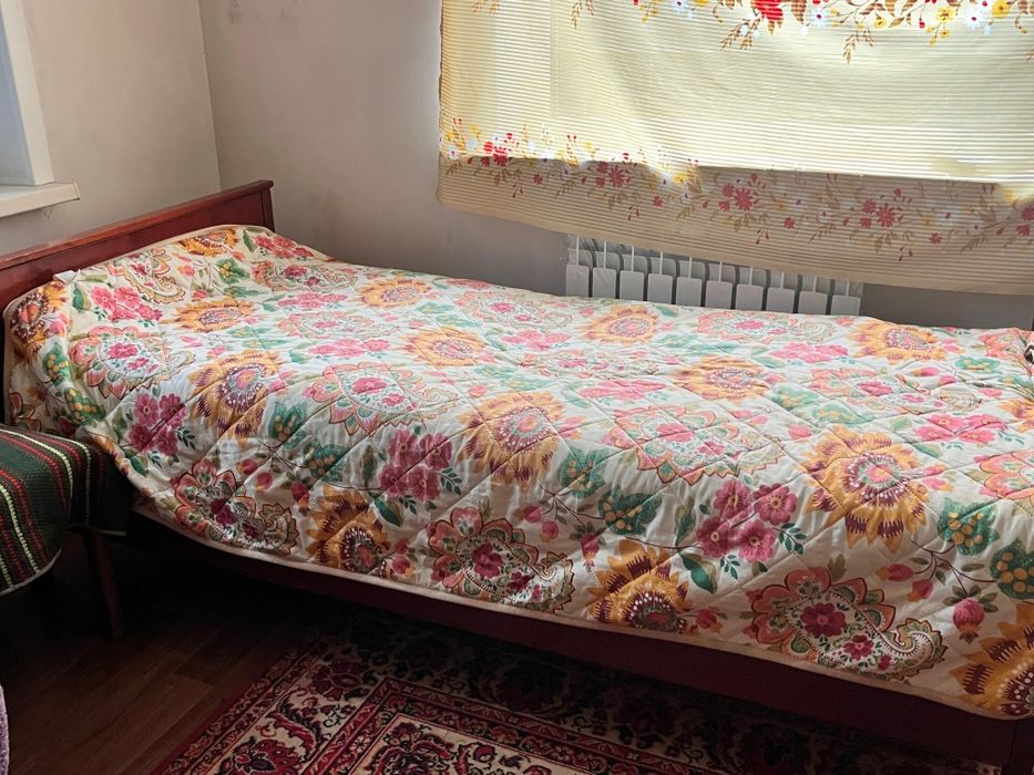 Кровать деревянная
