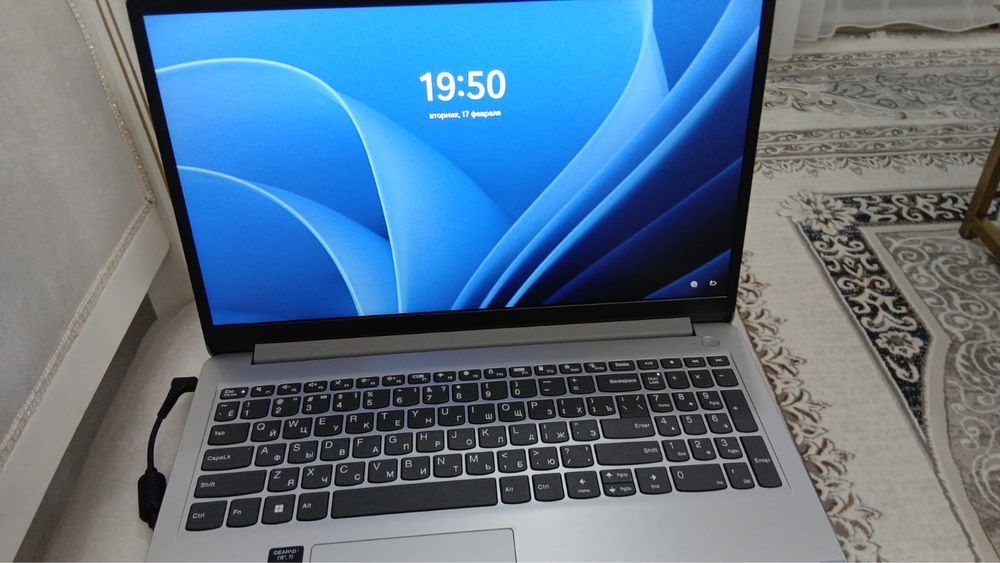 Продам Ноутбук леново