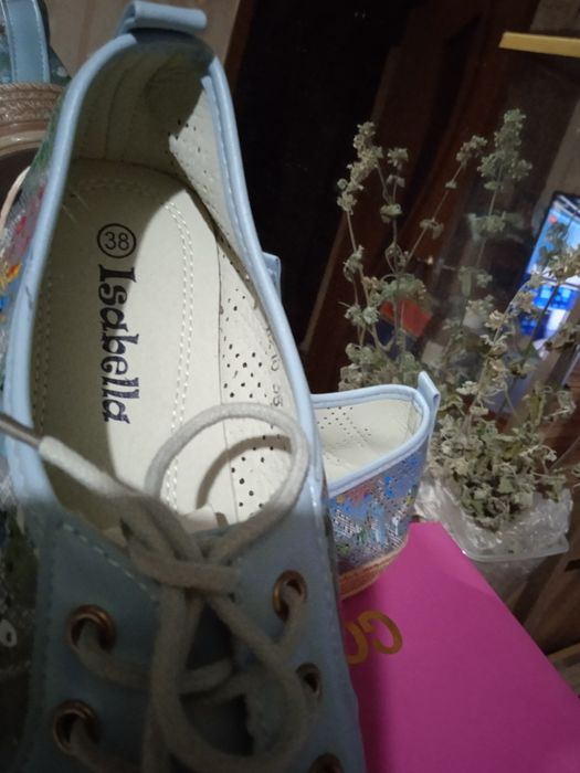 Кроссовки женские новые