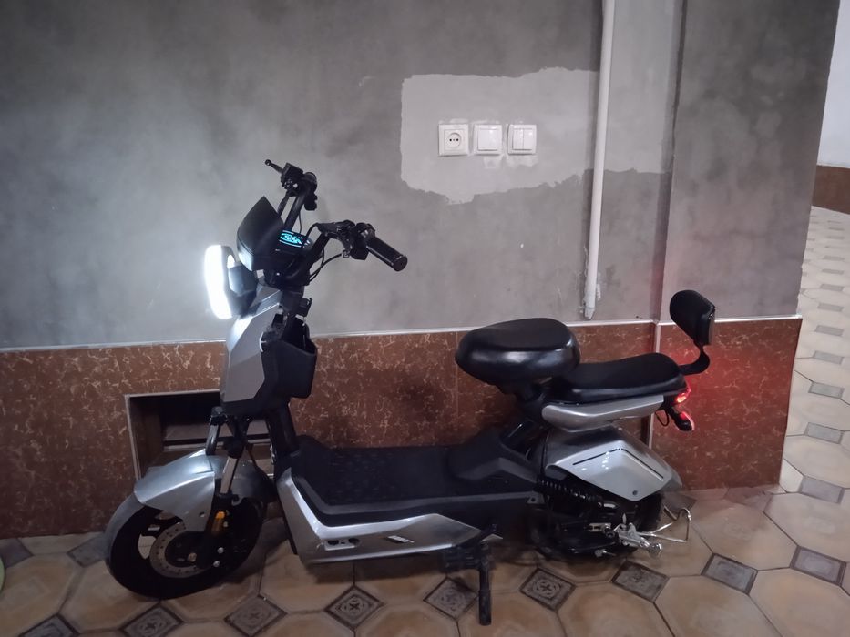 Dewandj skuteri kitobida 50 km ozi 30 km yuradi 50 km\h tezlikacha chi