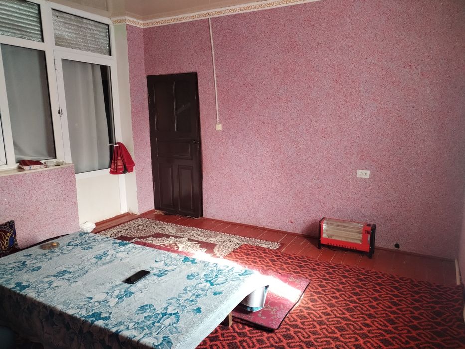 Hovlili Uy sotiladi 8 sotix.