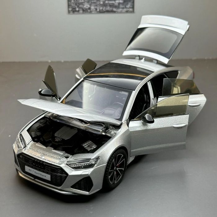 Audi RS 7 Sportback (Серебристый)