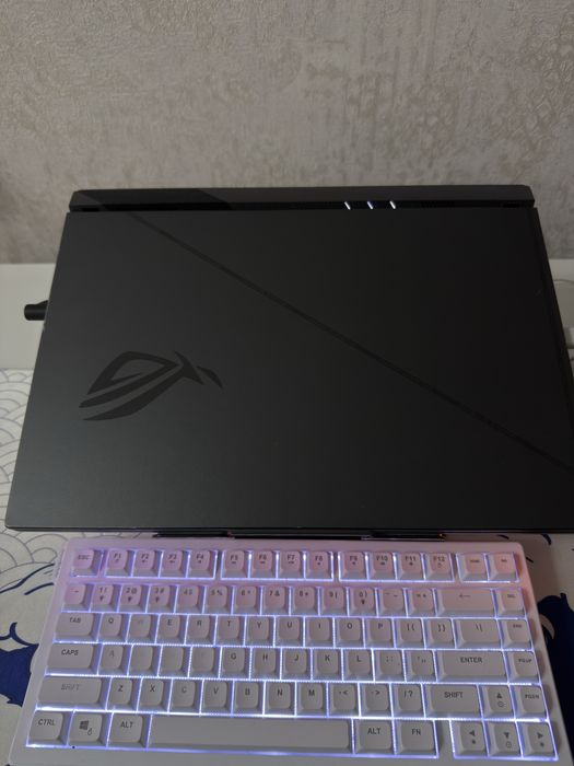 ASUS ROG STRIX G16 2024/ I7-13650HX+ RTX 4050