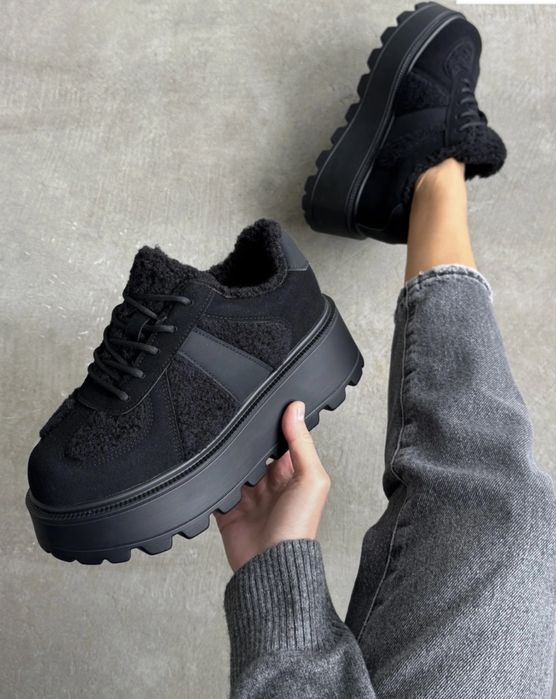 Дамски обувки на платформа