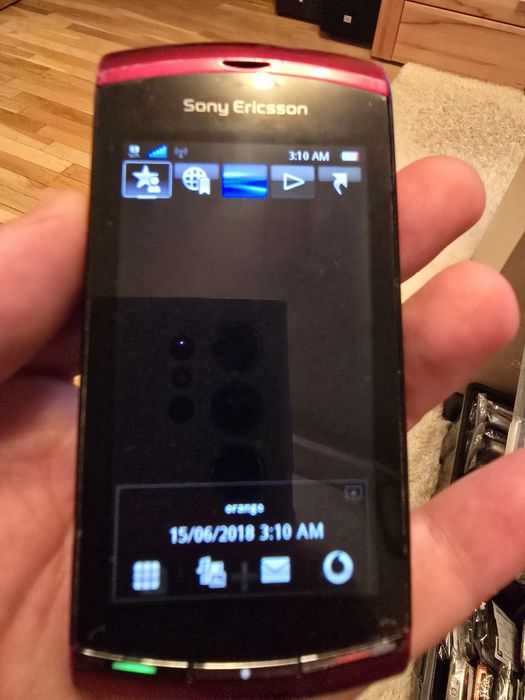 Telefon Colectie: Sony Ericsson Vivaz Red U5i