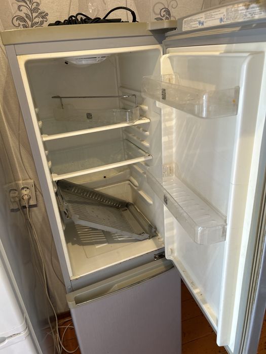 Холодильник………..
