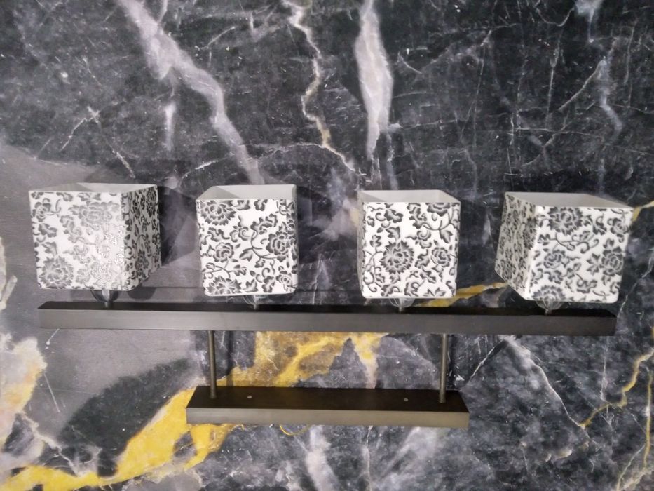 Продам потолочную люстру.