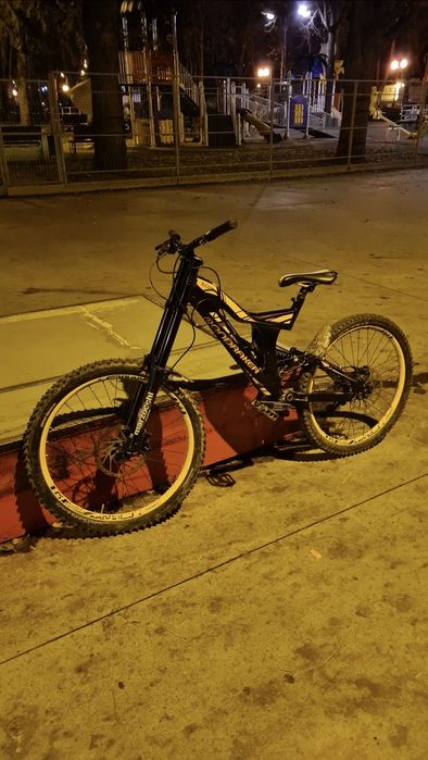 Bicicleta Downhill Mondraker Kaiser