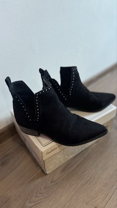 Bitune negre subtiri de vara