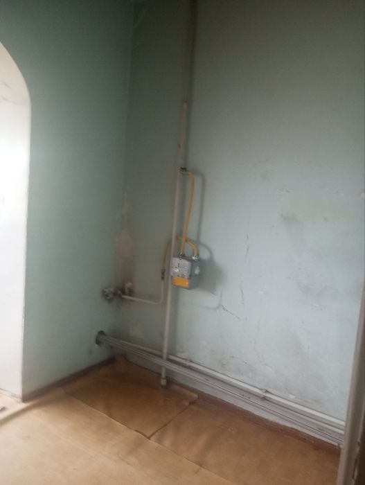 3 хоналик 4 Чи этаж Шарк 1 панельный дом ремонт слабый 
Угловой ветрен