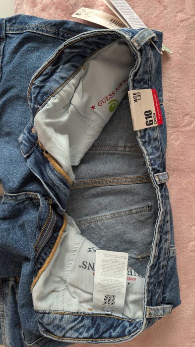 Нови дънки Guess