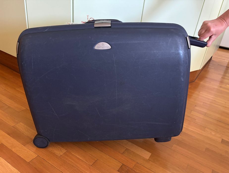 Куфар Samsonite 67L твърд