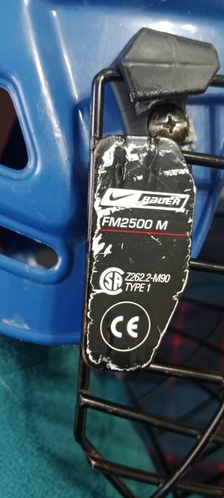 Подам хоккейный шлем bauer FM2500M