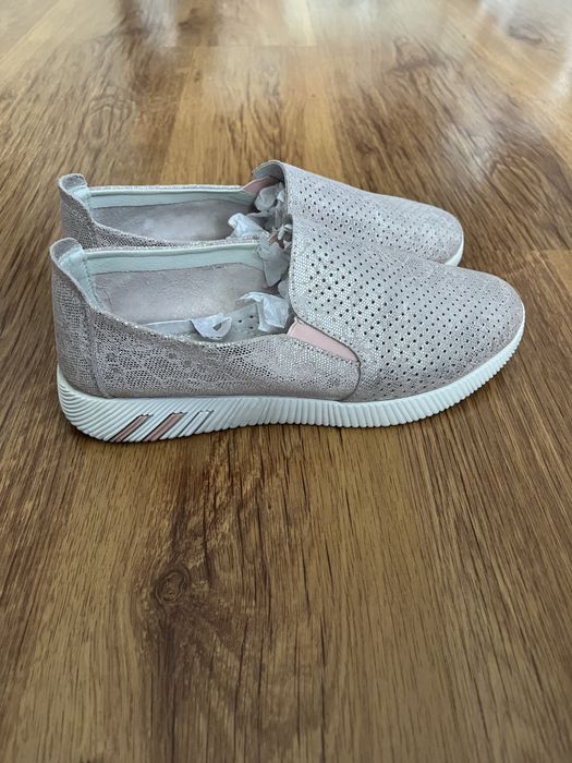 Ежедневни обувки от естествена кожа в бледорозов цвят