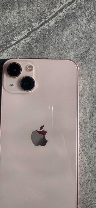 Телефон IPhone 13