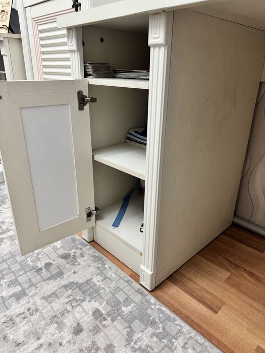 СРОЧНО!!! Продам стол и стеллаж