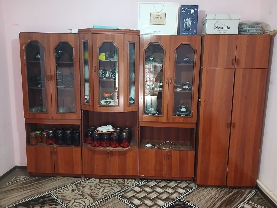 Стенка б/у сотилади