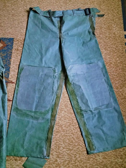 Костюм/брюки  прорезиненные , новые.