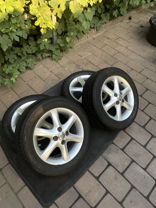 Оригинальные диски Toyota R15 с шинами Bridgestone Turanza 195/60 R15
