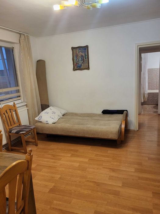 Închiriez apartament