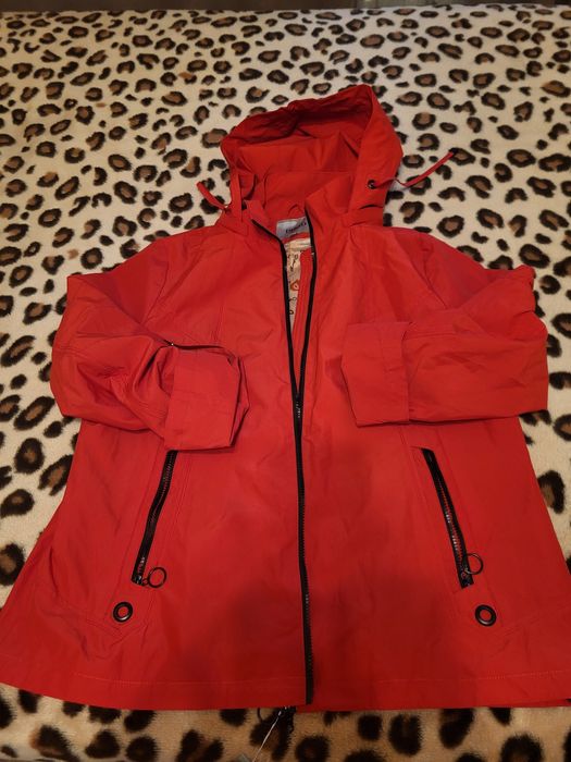 Женская ветровка/ новая/ маломерит
