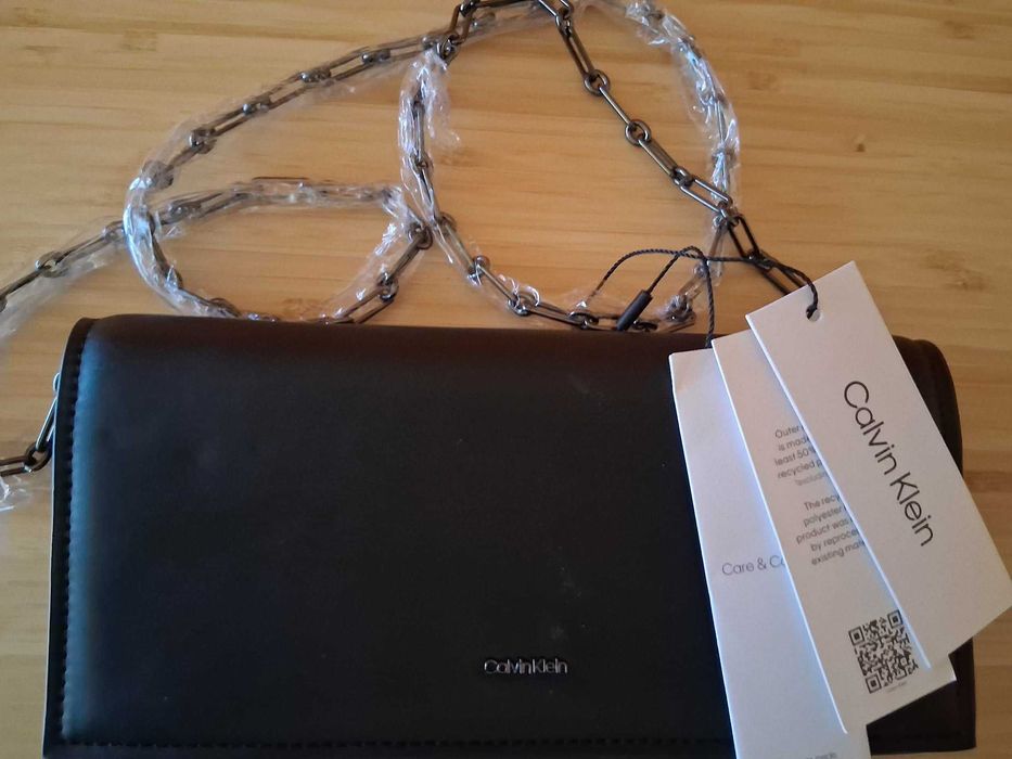 Geanta dama Calvin Klein noua cu etichete si saculet