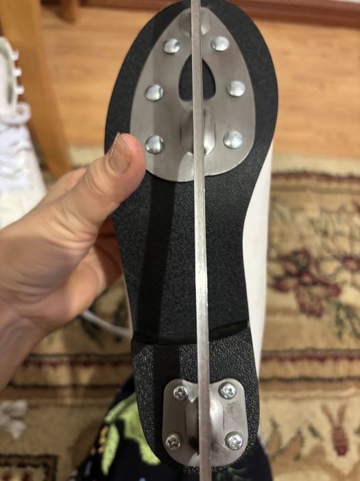 Продам коньки фигурные