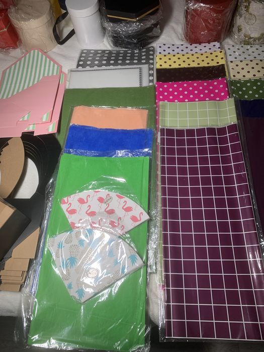 Hartie celofan pt aranjamente florale, burete uscat, cutii diverse