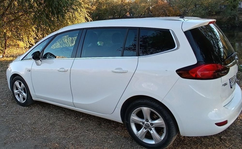 Опел Зафира 7 местен оригинална метанова уредба.