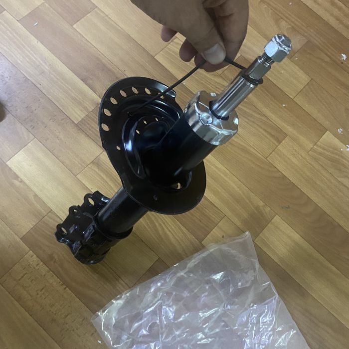 Продам амортизаторы передные