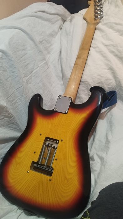 Продам электрогитару